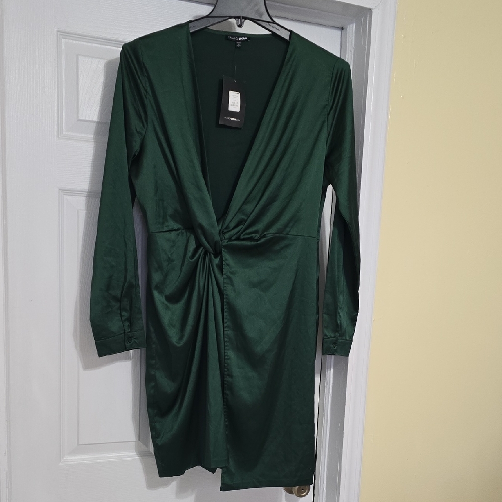 Fashion Nova Green Twist-Front Long Sleeve Dress